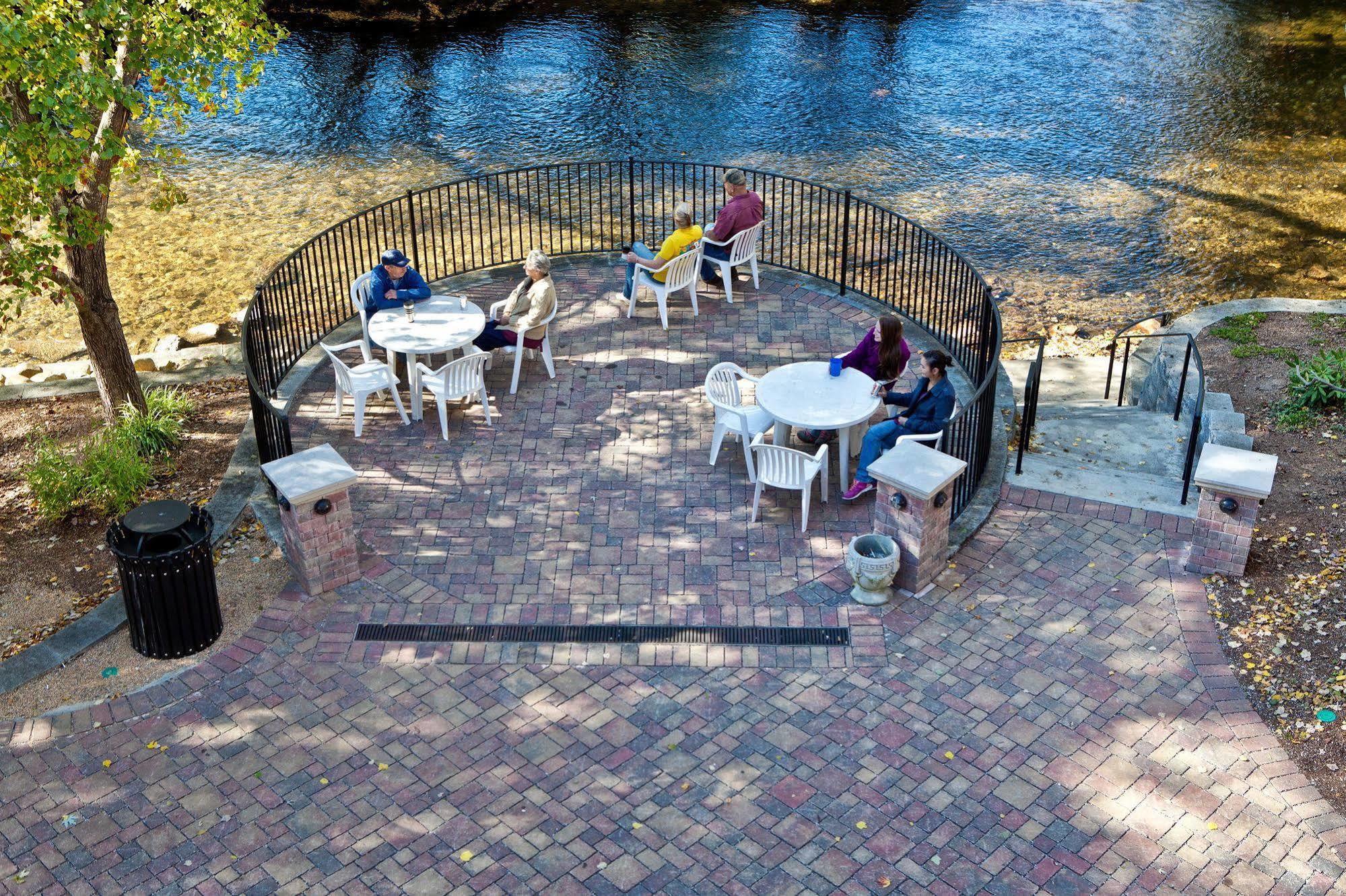 Helendorf River Inn, Suites & Conference Center Luaran gambar